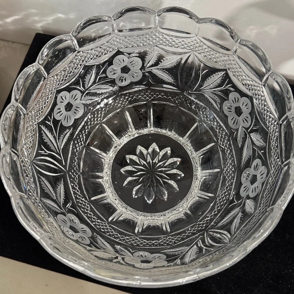 Vintage 8 1/2” Lausitzer Glas Crystal bowl German Democratic Republic (heavy)